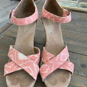 Tom’s canvas Heels